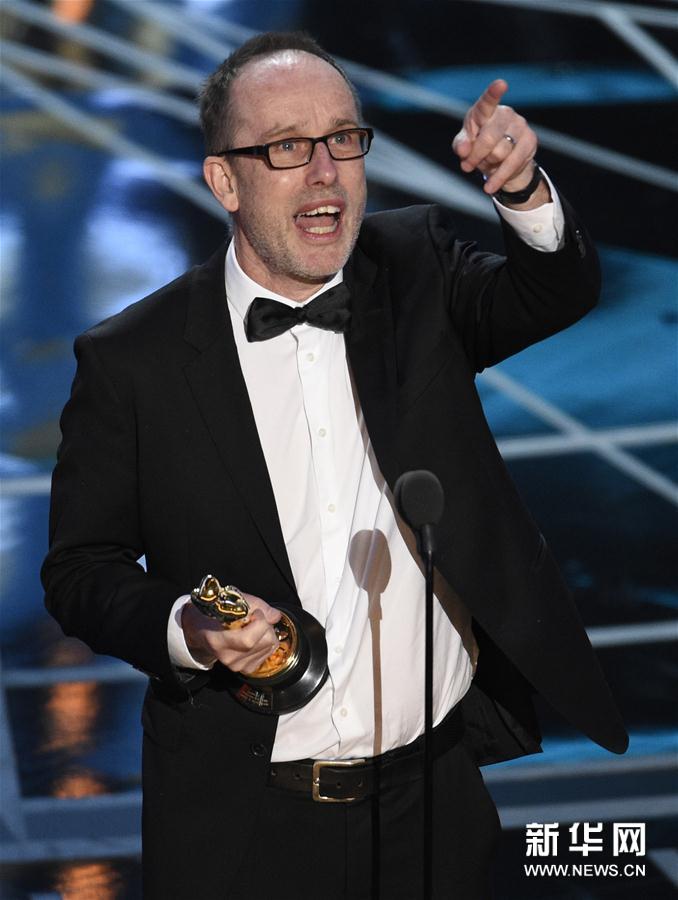 组图：第89届奥斯卡颁奖礼 获奖众星手捧小金人