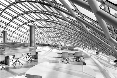 探究海外名校大学之美:牛津大学因门而美