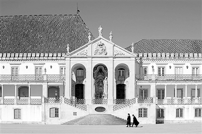 探究海外名校大学之美:牛津大学因门而美