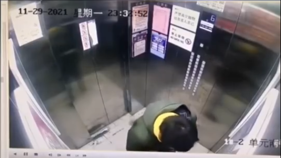 撒尿外卖恶心众人， 问题不止出在骑手