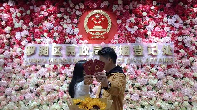 “520”扎堆登记结婚？每天过得像“520”更重要