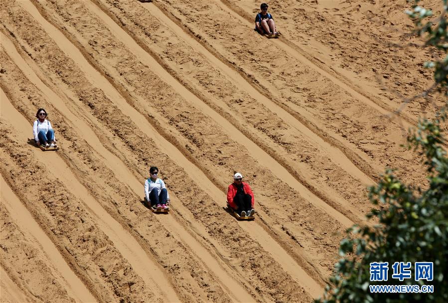 （宁夏60年）（7）宁夏中卫：科学治沙显成效