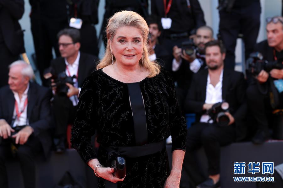 (国际)(4)威尼斯电影节:主竞赛单元影片《小丑》首映