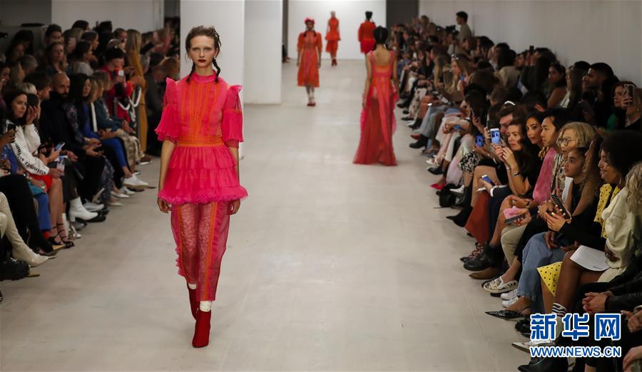 (国际)(2)2020伦敦春夏时装周开幕