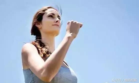 不爱出门运动?原地跑步也能减脂!