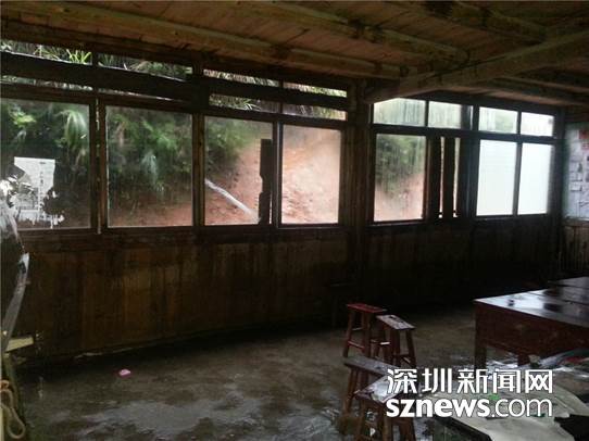 说明:暴风雨后的教室