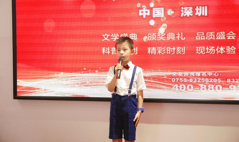 进入复赛的优生代表现场朗诵《水调歌头》